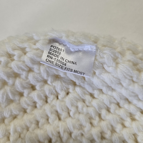 Bundle of 2 Winter Hats - Picture 5 of 8